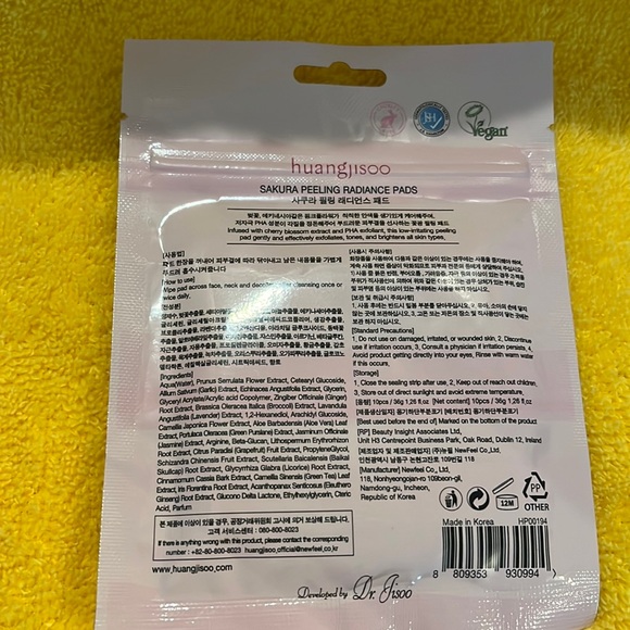 Sakura Peeling Radiance Pads *BRAND NEW* - Picture 2 of 3